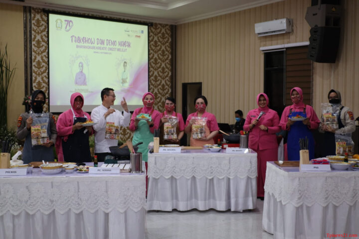 Acara Talk Show dan Demo Memasak Bhayangkari