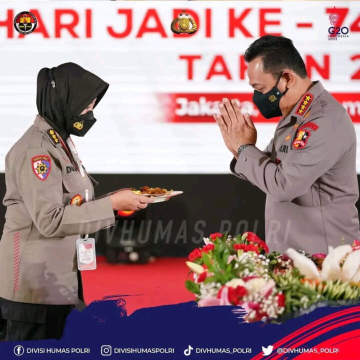 Kapolri Minta Polwan Raih Kepercayaan Masyarakat