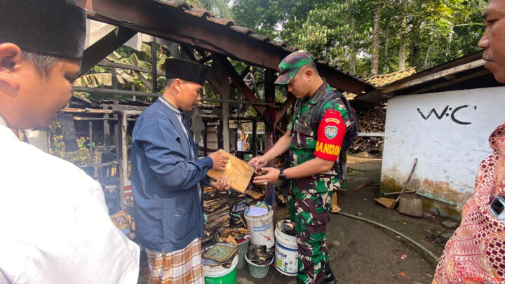 Danrem 064/MY Serahkan Bantuan Korban Kebakaran Ponpes Asalafiah Nuruldzulam