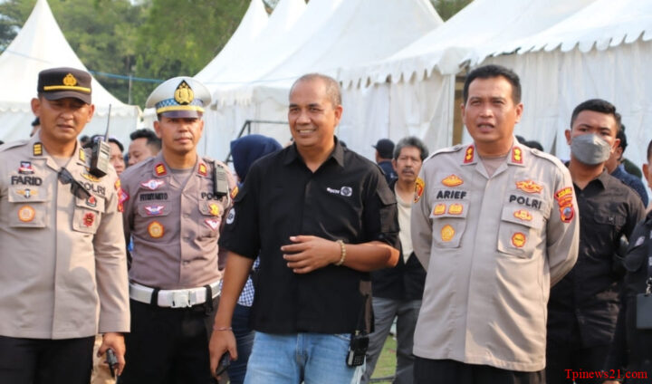 Personil Gabungan Kepolisian Amankan Karnaval