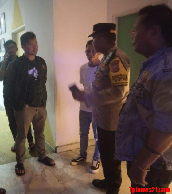 Sebuah Cafe Di Wilayah Cisoka DiPeriksa Polisi Karena Diduga Menjual MirasTanpa izin.